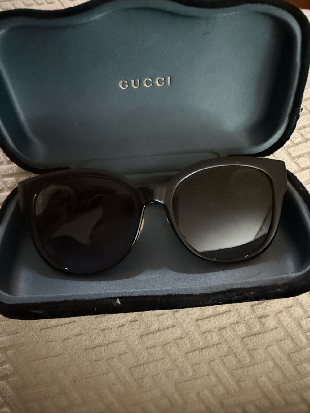 Gucci Glossy Black Round Sunglasses with Silver GG Emblem - Picture 2 of 4
